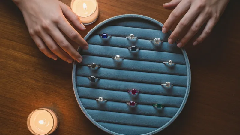 Quelle pierre pour une bague de fiançailles ? Guide complet
